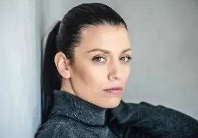 Ралица Паскалева плаши със съд