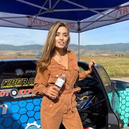 Саня Борисова подкара болид