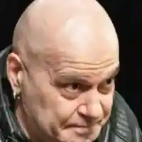 Слави празнува 54 в рибен ресторант, нае цял салон за мама Здравка и семейството на сестра си Петя