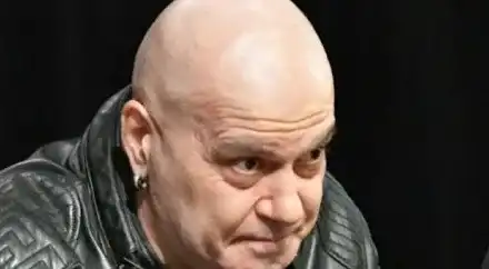 Слави празнува 54 в рибен ресторант, нае цял салон за мама Здравка и семейството на сестра си Петя