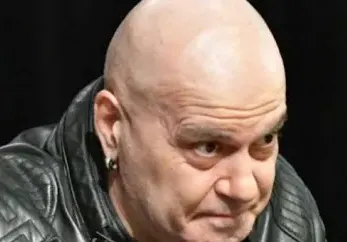 Слави празнува 54 в рибен ресторант, нае цял салон за мама Здравка и семейството на сестра си Петя