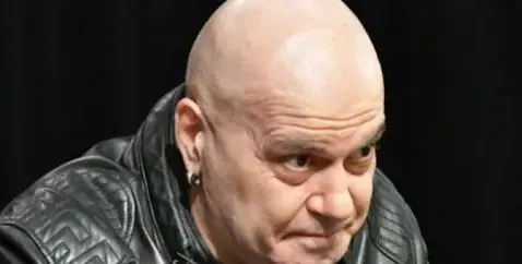 Слави празнува 54 в рибен ресторант, нае цял салон за мама Здравка и семейството на сестра си Петя