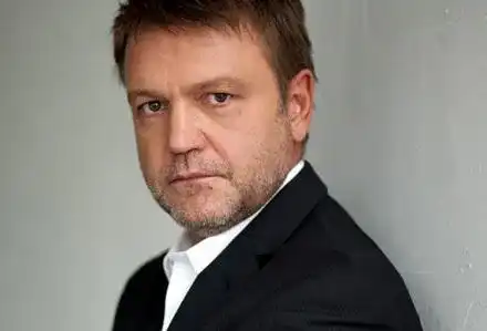 След изгонването си от санаториум в Бургас, актьорът Георги Стайков: Не съм удрял с патерица медицинска сестра!