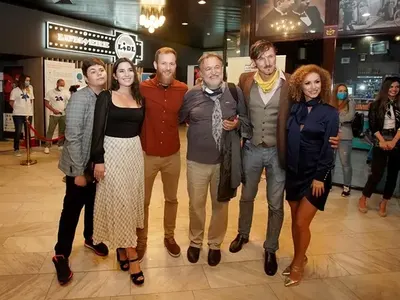 Сузанита с гаджето на първата си премиера като актриса (СНИМКИ)