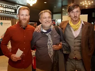 Сузанита с гаджето на първата си премиера като актриса (СНИМКИ)