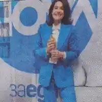 Теди Велинова яде и мазните банички със стил