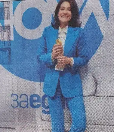 Теди Велинова яде и мазните банички със стил