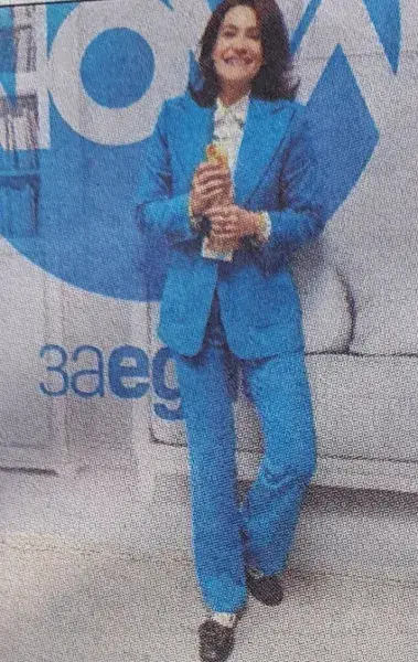 Теди Велинова яде и мазните банички със стил