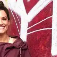 Теди Велинова се намърда в пазарска количка