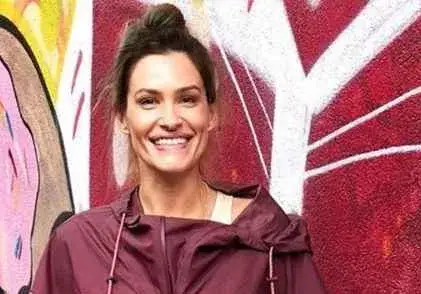 Теди Велинова се намърда в пазарска количка