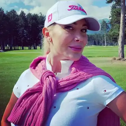 Тоца наля мощно дупе (Снимка)