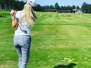 Тоца наля мощно дупе (Снимка)