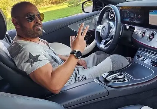 Ванко 1 се завърна с гръм и трясък, похвали се с луксозно возило за 150 бона