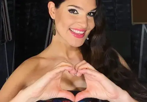 Веси Бонева на разходка с бебето