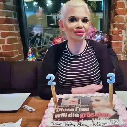 Вирусът не плаши БГ Барби! Пожела си силиконови бомби за ЧРД (СНИМКИ)