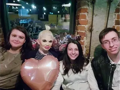 Вирусът не плаши БГ Барби! Пожела си силиконови бомби за ЧРД (СНИМКИ)