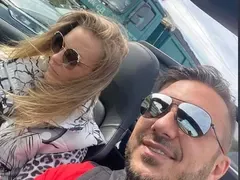 Константин още е с Надя (След нуди клипчето с тайнствена дама, певецът се снима с жена си)