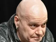 Слави празнува 54 в рибен ресторант, нае цял салон за мама Здравка и семейството на сестра си Петя
