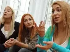 Тризначките се разделиха на два лагери в Лондон! Двете спят на улицата, Любов завъртя семейство