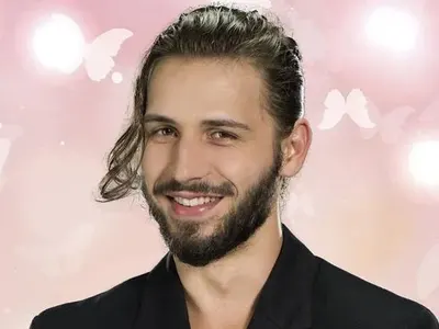 Заливат Папи Ханс с НУДИ СНИМКИ! Изпълнителят се видя в чудо