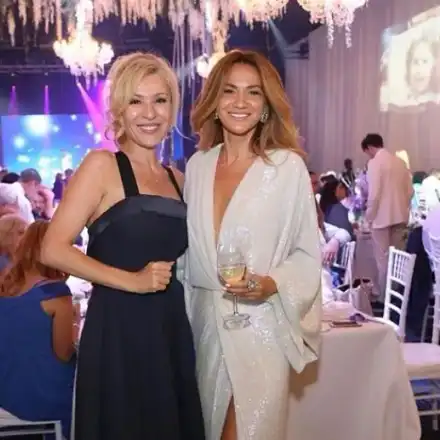 Зейнеб плаче за щури купони до зори