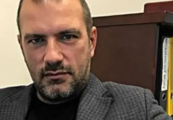 2 години след развода си: Пощальонът Пейо се ожени тайно за нотариус