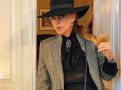 Есил Дюран отвори широко крака и превъртя нета! (ГОРЕЩО ФОТО ПО-ДОЛУ)