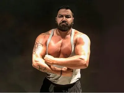 Азис скочи на феновете: Оставете ме да творя!