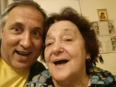 Бате Енчо погреба 93-годишната си майка