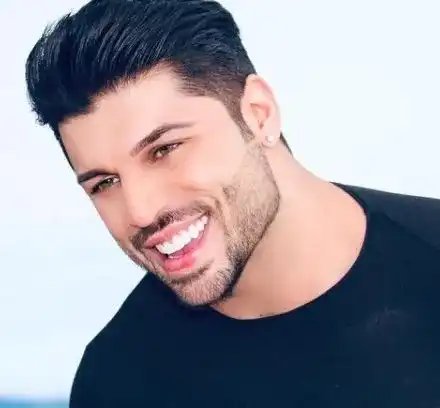 Безработният Фики бачка върху себе си!