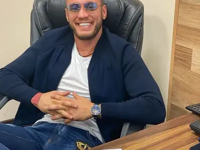 Бившият на Гери-Никол раздава заеми, барна се със сако и тузарски часовник за тежест