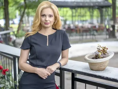 БНТ излъга Аделина Радева! ( Примамиха я уж да стане шефка, а я сложиха по заместване в „По света и у нас“)