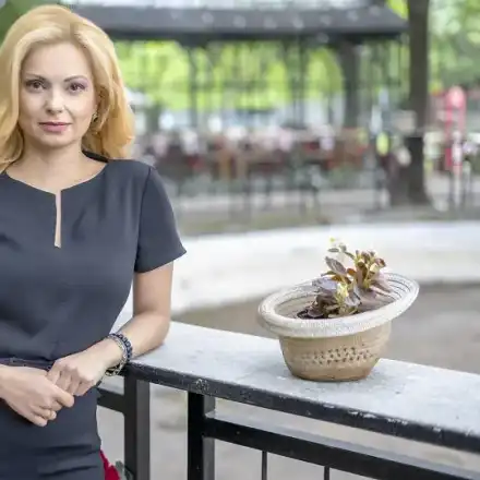 БНТ излъга Аделина Радева! ( Примамиха я уж да стане шефка, а я сложиха по заместване в „По света и у нас“)