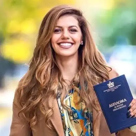 Честито! Михаела Филева се дипломира!