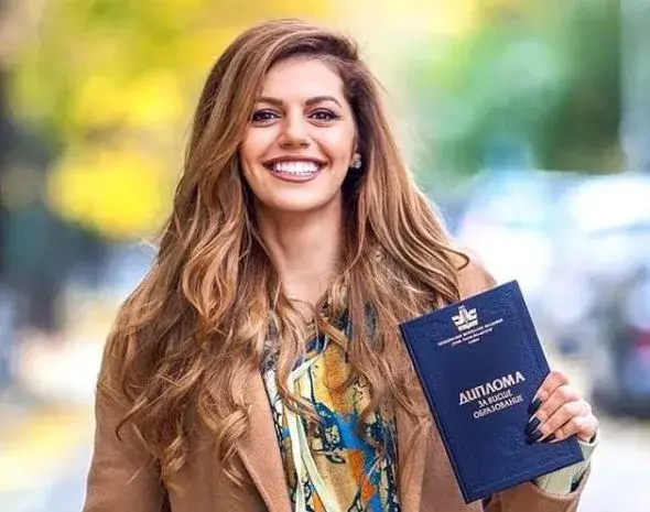 Честито! Михаела Филева се дипломира!