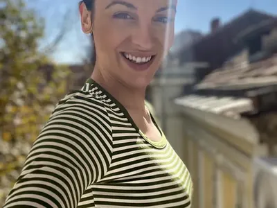 Д-р Огнянова с етюди от балкона (СНИМКИ)