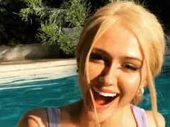 Дъщерята на Борат силно привързана към истинските си родители