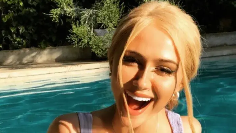 Дъщерята на Борат силно привързана към истинските си родители