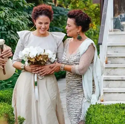 Дъщерята на Никола Гюзелев чака бебе (Красивата Адриана бременна 2 години след сватбата си)