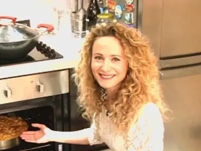 Деси Добрева пише кулинарна книга
