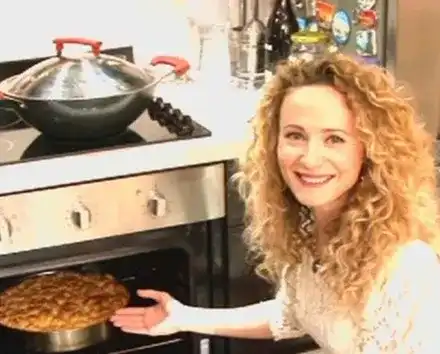 Деси Добрева пише кулинарна книга