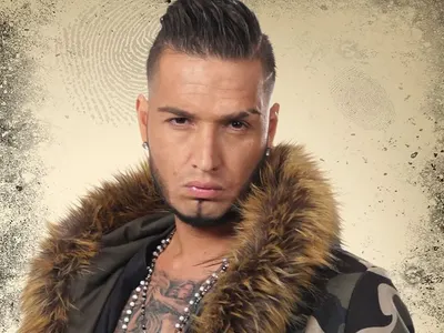 Джино пазарува от битака