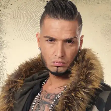 Джино пазарува от битака