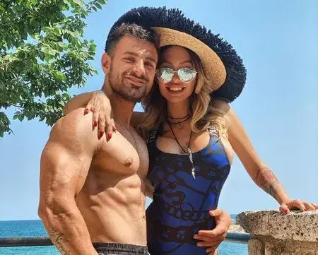 Джулиана Гани изхвърли брачната си халка