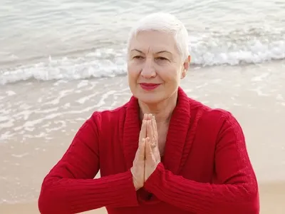 Доктор Емилова се пусна по бански на 77