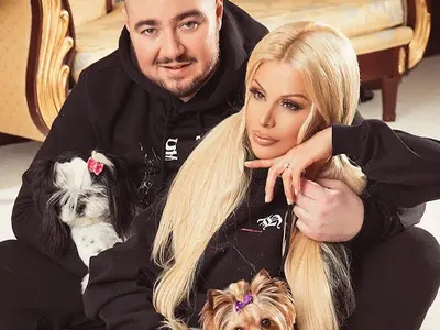 Ето я бременната Светлана Гущерова (ПАПАРАШКО ФОТО)