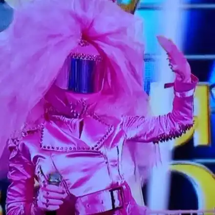 Ето как се издаде Булката от Маскираният певец