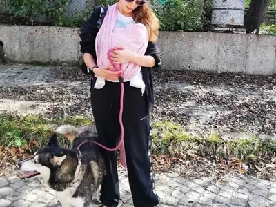 Евелин Костова на разходка с бебето (Мило фото)