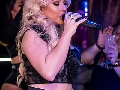 Гери-Никол вече има не яка дупара, а дебел гъз