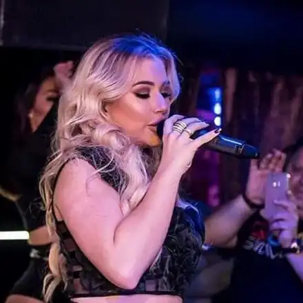 Гери-Никол вече има не яка дупара, а дебел гъз